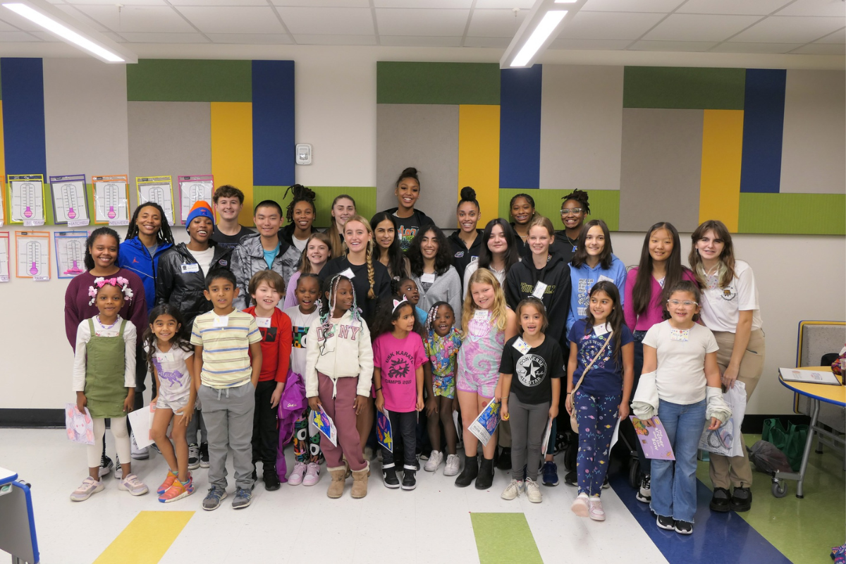 Gators women's basketball team visits Gainesville elementary school
